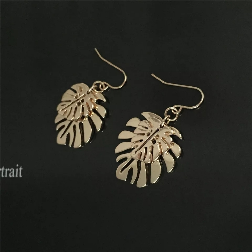 Vintage Drop Leaf Gold Earrings - Picture 2 of 5
